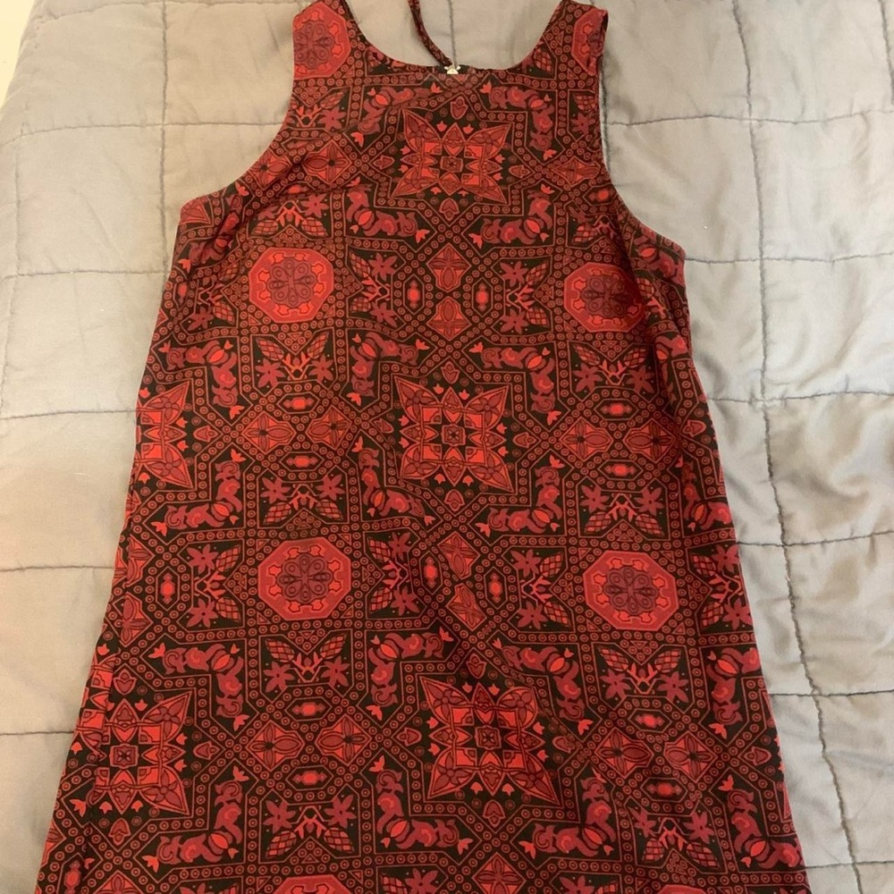 Women’s Sleeveless Red Patterned Shift Dress